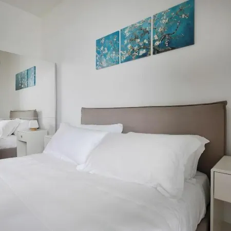 Castillia, Bosco Verticale Apartamento *